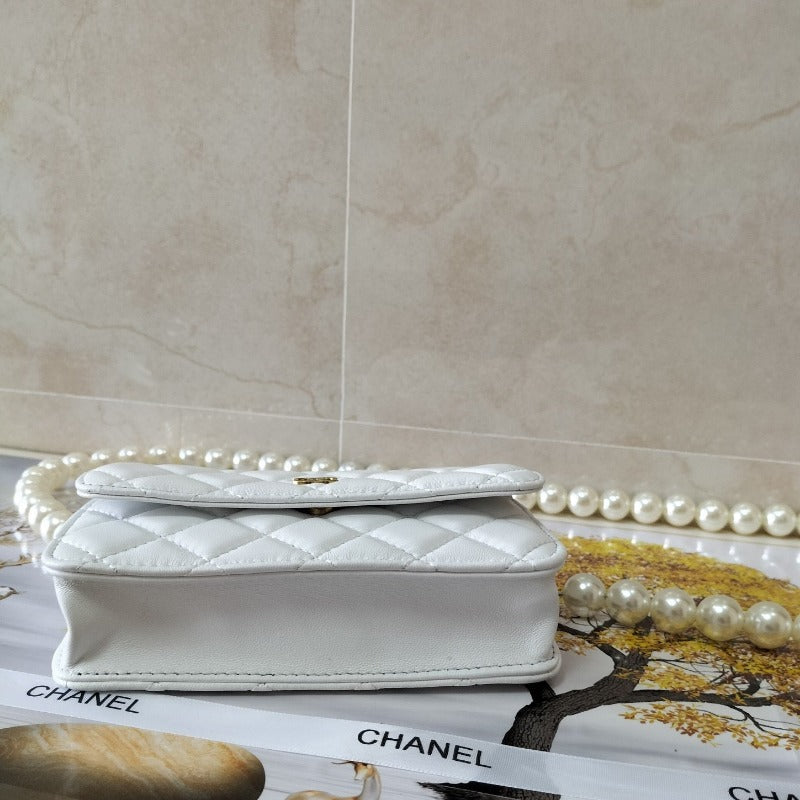 ESMEE - Clutch With Maxi Pearls Chain White